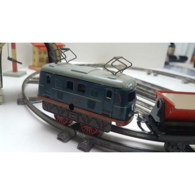 vintage blikken trein