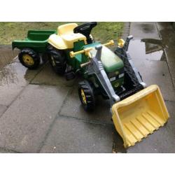 John Deere tractor met aanhanger