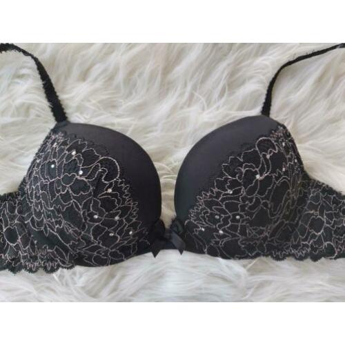 Chique zwarte push up BH van Hunkemoller maat 70B