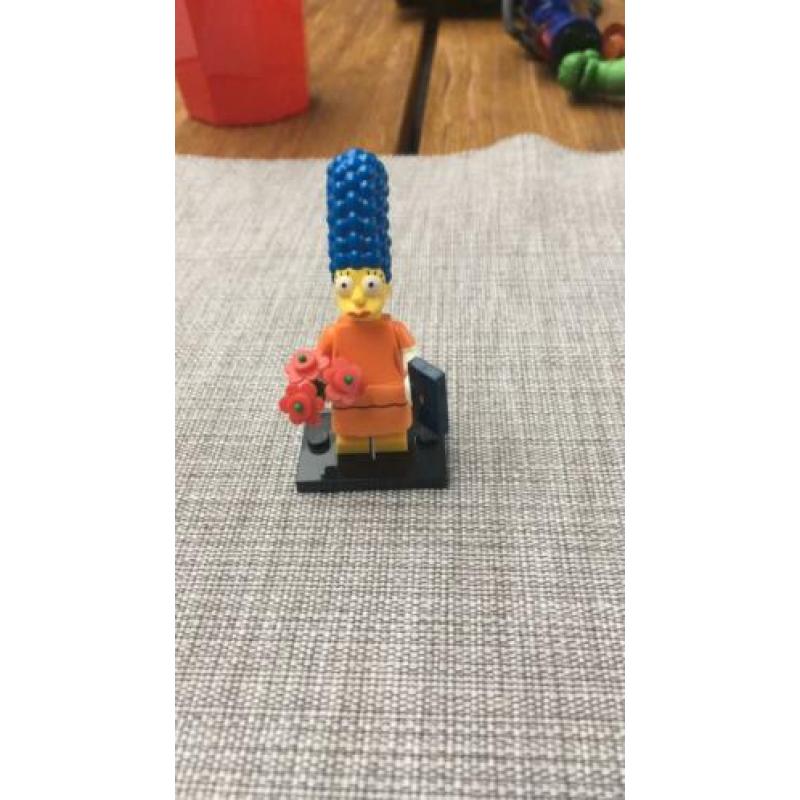 Lego Simpsons poppetjes €4,- per stuk.