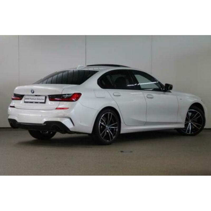 BMW 3 Serie 330i High Executive M Sport / Schuif-Kanteldak /