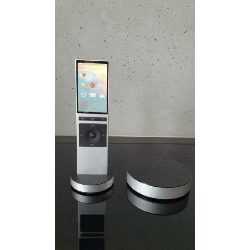 NEEO 3 x brain 2 x remote compleet