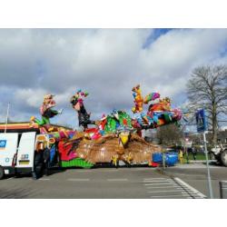 Carnavalswagen vloegen