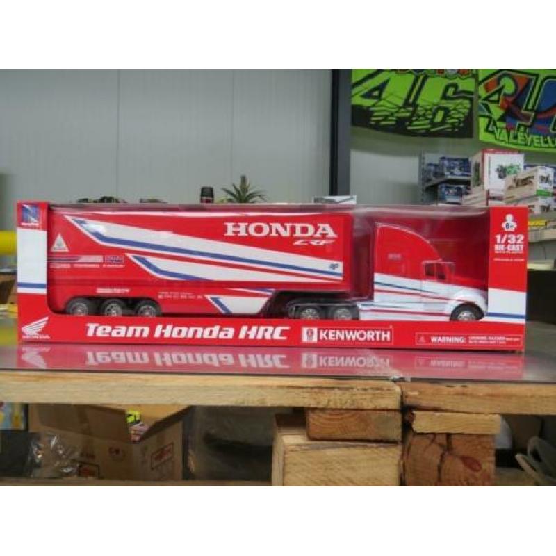 Honda HRC Factory racing truck 1:32 Maar liefst 50 cm. lang