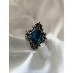 Mooie antique look 925zilveren ring met blauw opaas maat 18