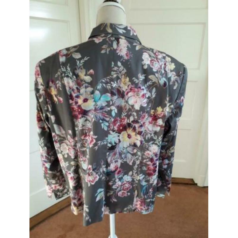 Supermooie bloemen blazer van GERRY WEBER maat 46