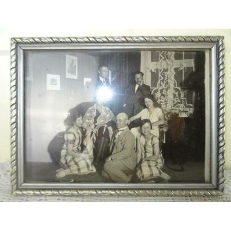 Antieke lijst + markante familiefoto foto 1920 curiosa kunst