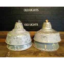4 verweerd oude antieke industriéle hanglampen Brocante Lamp