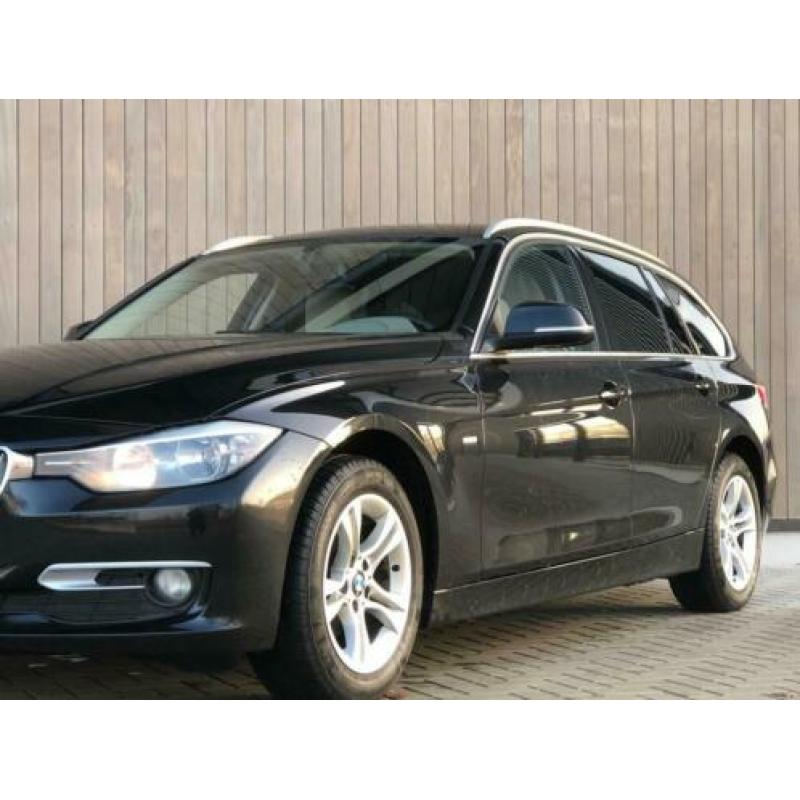 BMW 3-serie Touring 318d High Executive 2013 Zwart