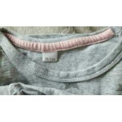 2 pyjama's maat 98/104