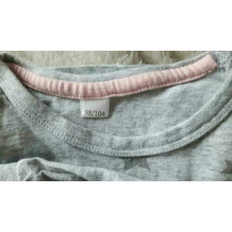 2 pyjama's maat 98/104