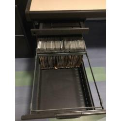 Groot bureau met opbouw