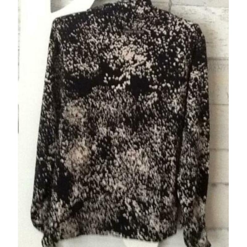 Tumble "N Dry Shirtje (zwart met printjes) mt. 116 (B27A)