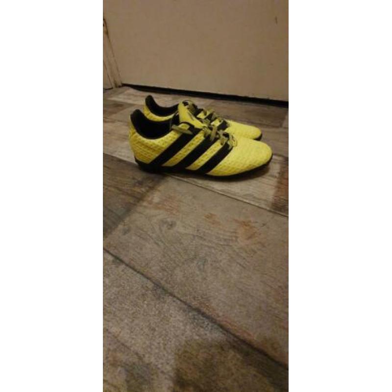 Adidas traxion voetbal schoenen maat 36, zie alle foto's