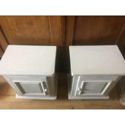 Brocante nachtkastjes oud