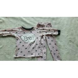 2 pyjama's maat 98/104