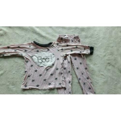 2 pyjama's maat 98/104