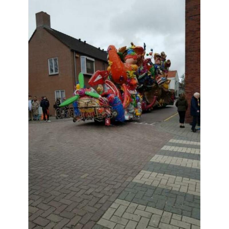 Carnavalswagen vloegen