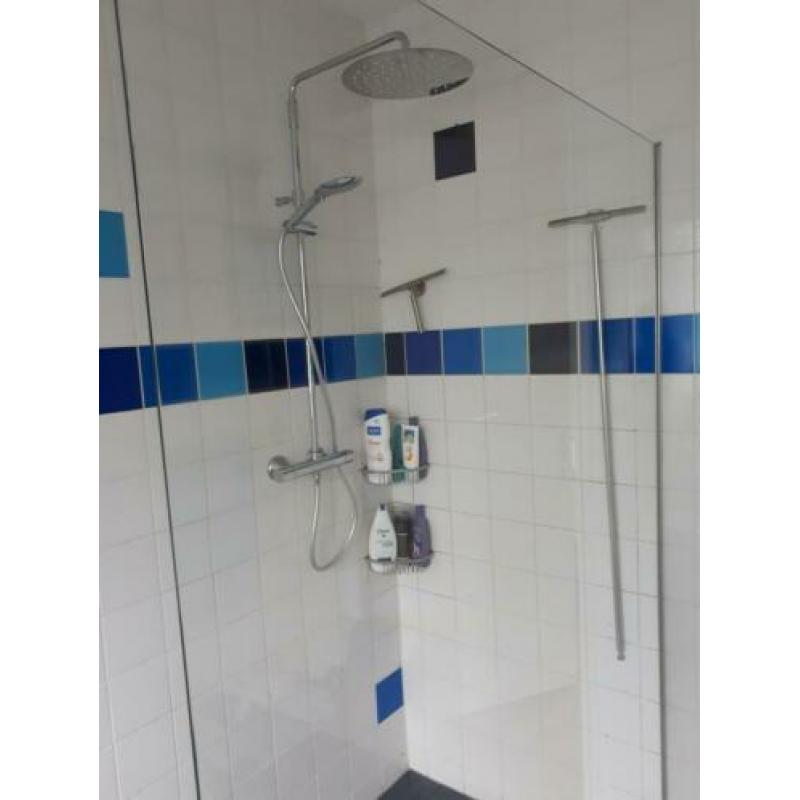 Glazen douche wand