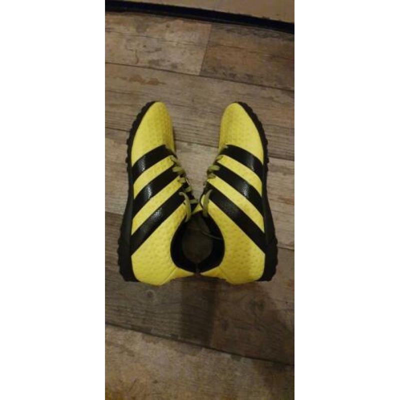 Adidas traxion voetbal schoenen maat 36, zie alle foto's