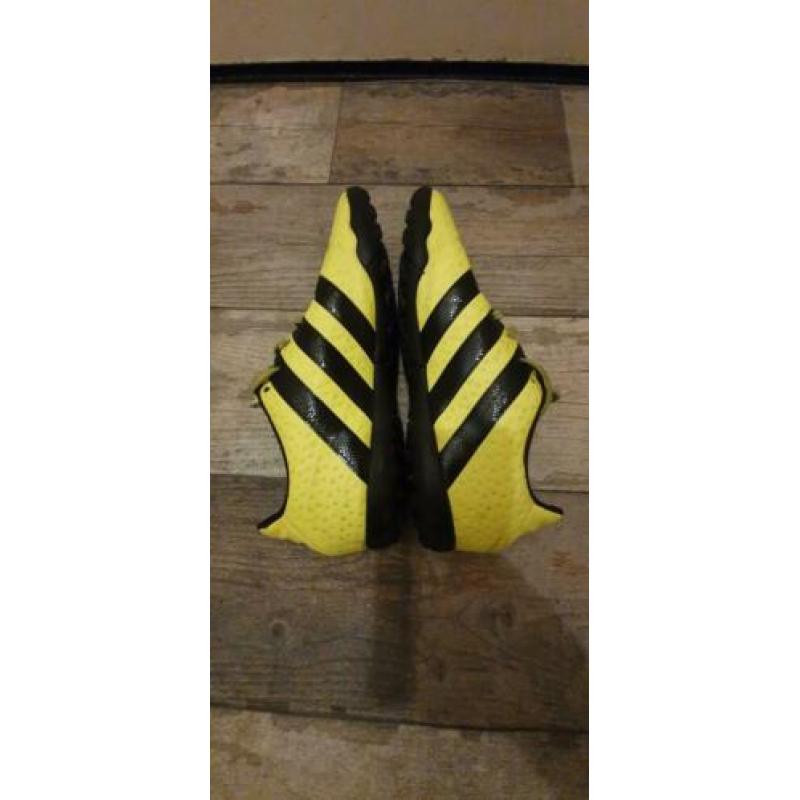 Adidas traxion voetbal schoenen maat 36, zie alle foto's