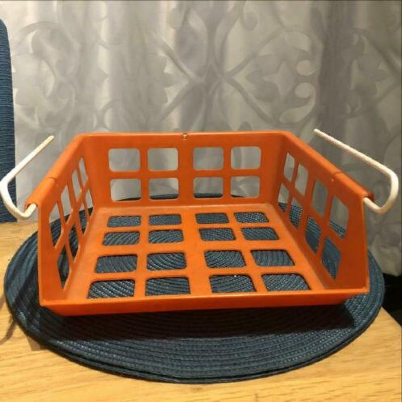 Retro hangmandje oranje voor aan plank /kast