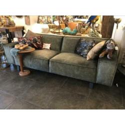 Stoere stevige 3 zitter in de mooie Adore stof kleur Hunter