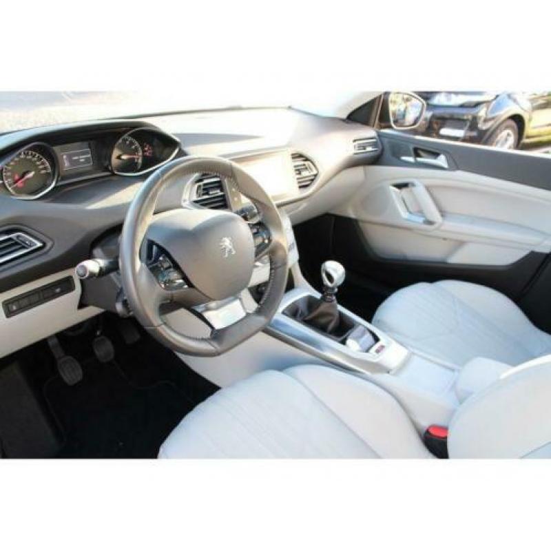 Peugeot 308 1.6 THP 1.6 THP Allure Panoramadak Navigatie Lee