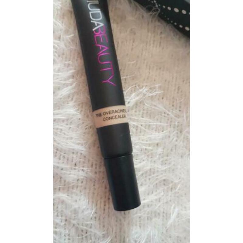 Huda Beauty Concealer 001