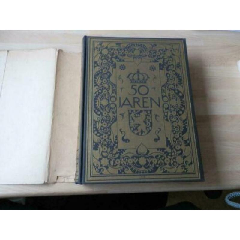 Vijftig Jaren .Gedenkboek Koningin Wilhelmina 1948.