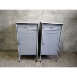 2 vintage metalen nachtkastjes met lade en deurtje -per stuk