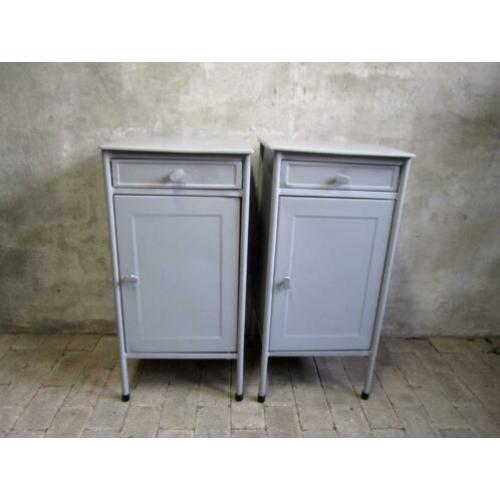 2 vintage metalen nachtkastjes met lade en deurtje -per stuk