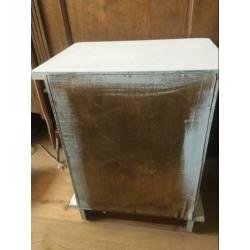 Brocante nachtkastjes oud
