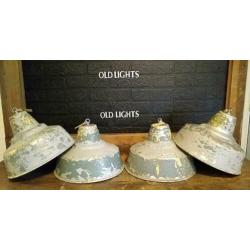 4 verweerd oude antieke industriéle hanglampen Brocante Lamp