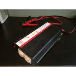 Zware accu varta met omvormer 1000 watt
