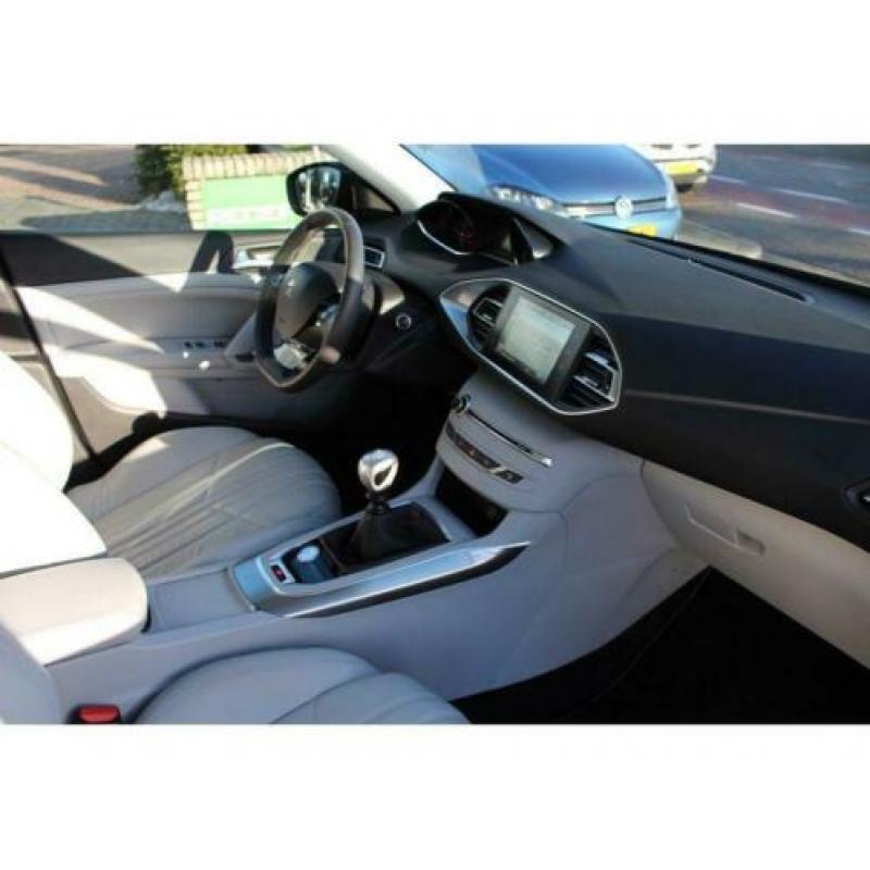 Peugeot 308 1.6 THP 1.6 THP Allure Panoramadak Navigatie Lee