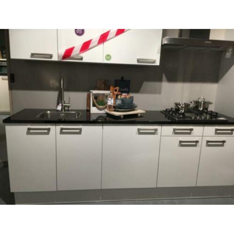 Spetterend fantastische showroom keuken model seattle wit 30