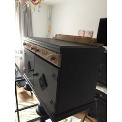 Dressoirtje/ commode/ kastje zwart met laatjes en n schap