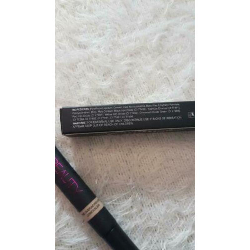 Huda Beauty Concealer 001