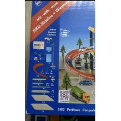 Sikuworld 2 in 1 garage met glijbaan en lift