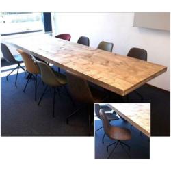 Vergadertafel, bureau, kantoorinrichting. Op maat gemaakt.