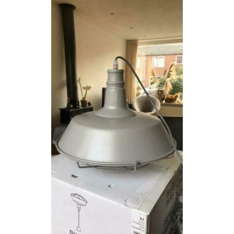Robuuste hanglamp beton kleur