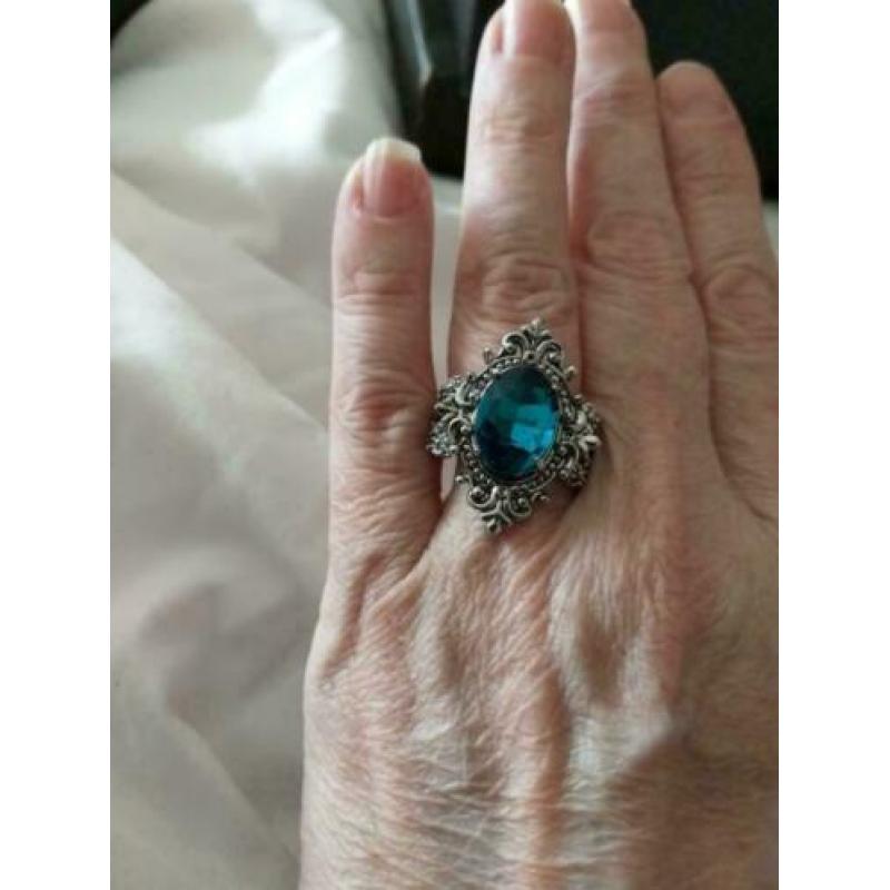 Mooie antique look 925zilveren ring met blauw opaas maat 18
