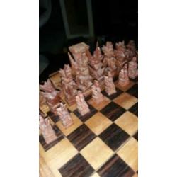 Mooi antiek groot schaak en backgammon spel (leuk houtsnijw