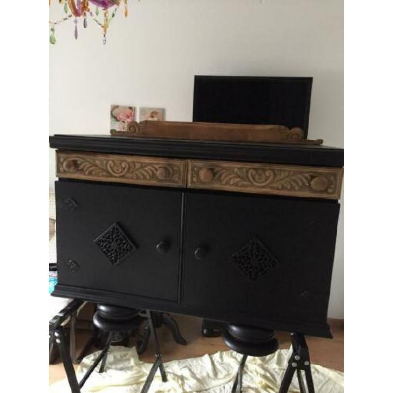 Dressoirtje/ commode/ kastje zwart met laatjes en n schap