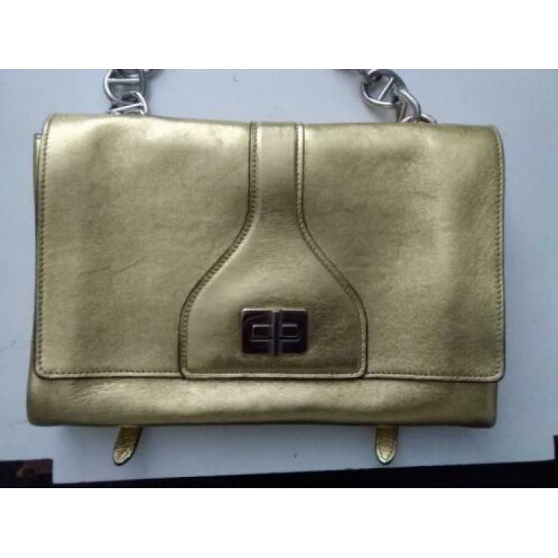 Prada vitello soft chain schouder tas.