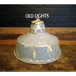 4 verweerd oude antieke industriéle hanglampen Brocante Lamp