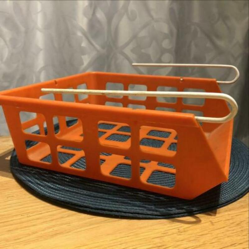 Retro hangmandje oranje voor aan plank /kast