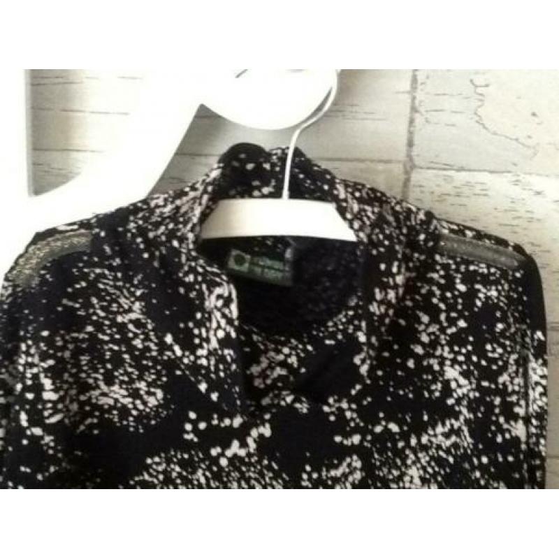 Tumble "N Dry Shirtje (zwart met printjes) mt. 116 (B27A)