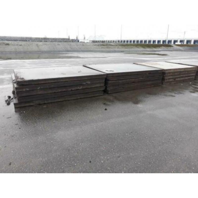 Stelconplaten 2,05 bij 2,45. Met hoeklijn. 10 stuks.